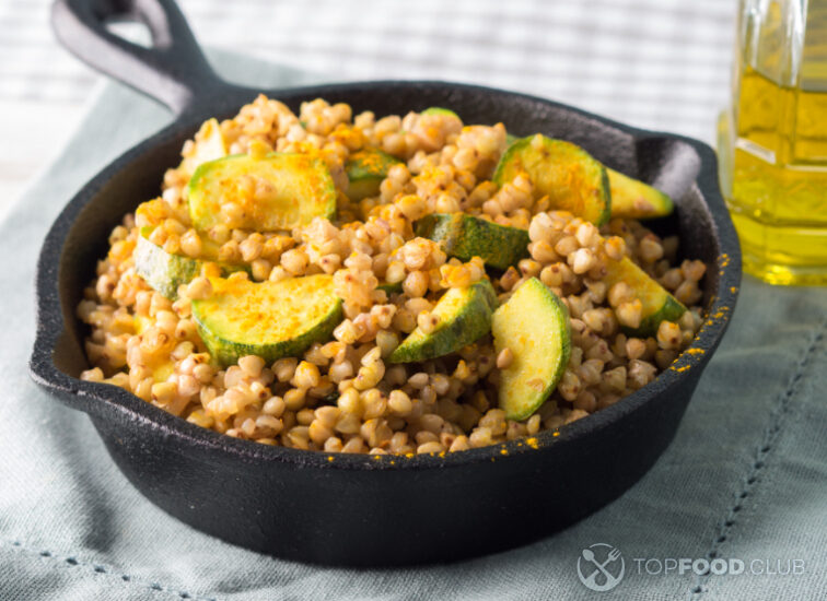 2023-09-28-52bujx-buckwheat-with-zucchini-and-turmeric-in-skillet-2021-08-28-17-01-20-utc