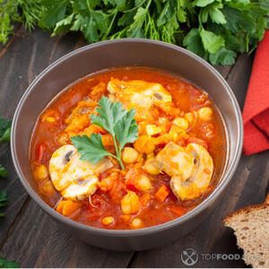 Постный борщ с нутом и грибами подавайте горячим, порционно, украсив свежей петрушкой.