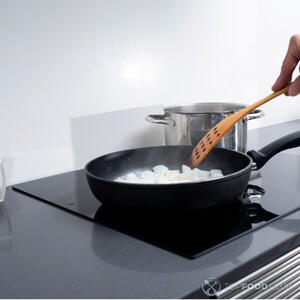 Обжариваем лук до золотистого цвета