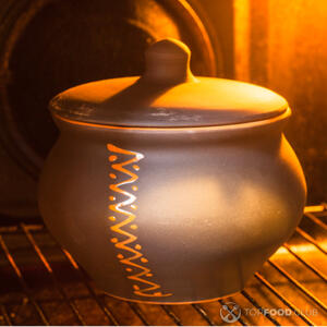 Ставим горшочки в духовку на час.