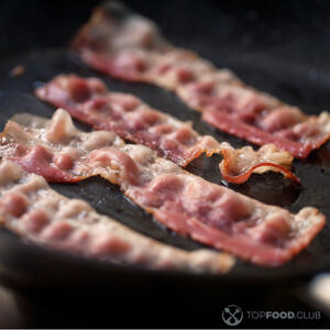 Жарить бекон