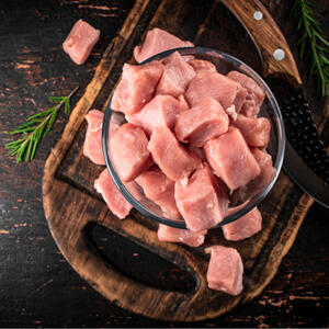 Нарезать свинину