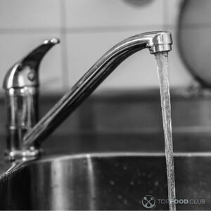 Промойте мясо