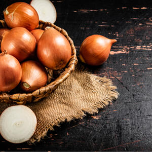 Очистите лук