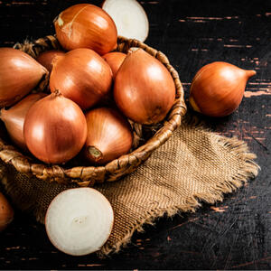 Очистите лук