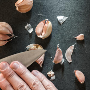 Раздавить чеснок