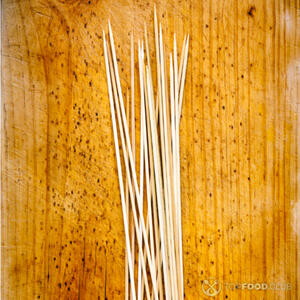 Нанизать шашлык