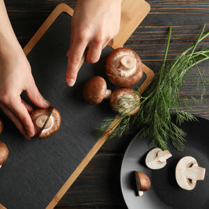 Нарезать грибы