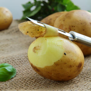 Очистить молодой картофель