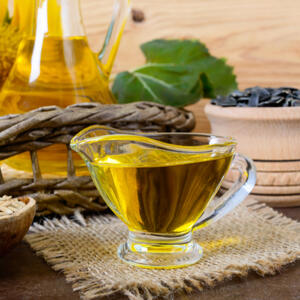 Смазать маслом