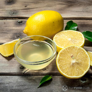 Добавить сок лимона