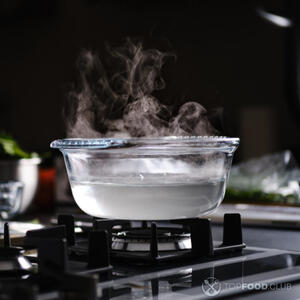 Проварить колбаски