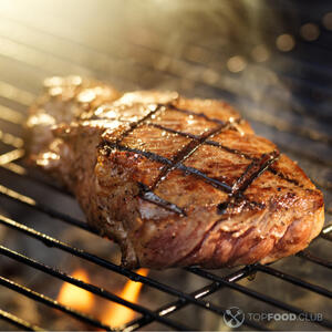 Жарить стейки