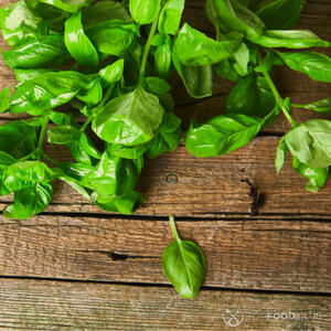 Добавить измельченный базилик