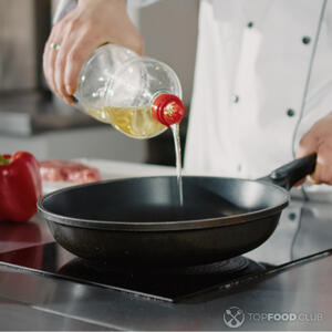 Налить масло