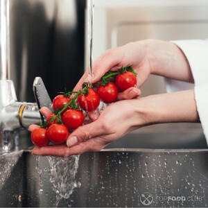 Помыть помидоры