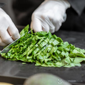 Нарезать шпинат