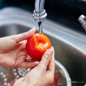 Помыть помидоры