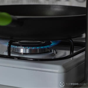 Разогреть сковороду