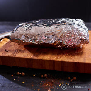 Обернуть мясо