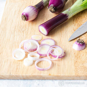 Порезать лук-шалот