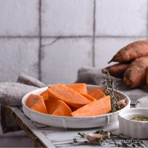 Очистите картофель