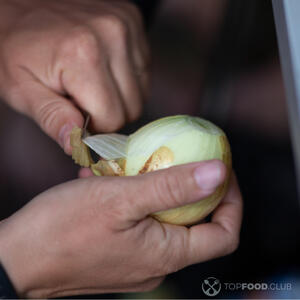 Очистить лук