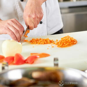 Нарезать морковь