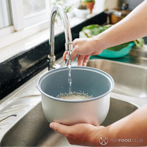 Промыть рис