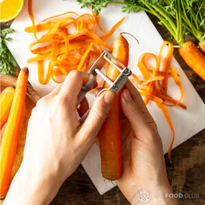 Очистить морковь