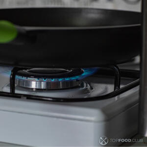 Разогреть сковороду