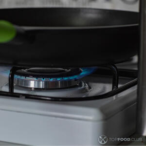 Разогреть сковороду