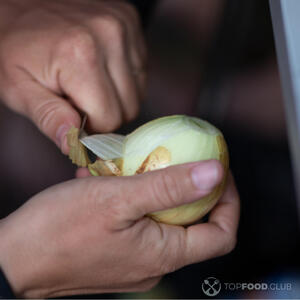 Очистить лук