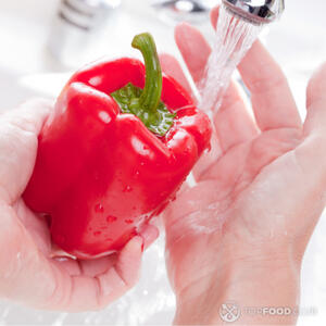Помыть перец