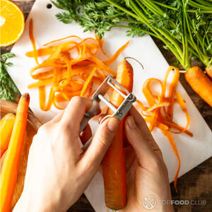 Очистить морковь