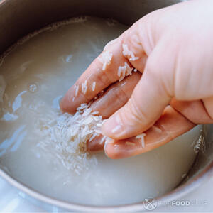 Промыть рис