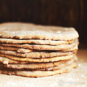 Выпечь коржи