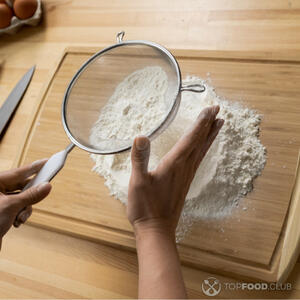 Просеять муку