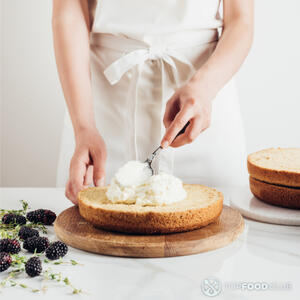 Смазать торт