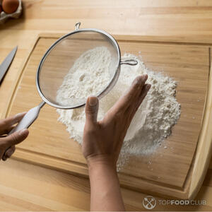 Просеять муку