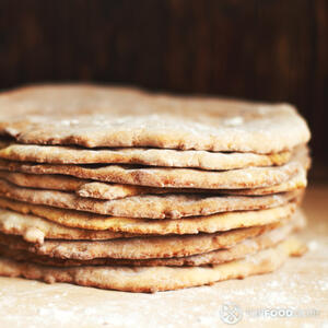 Выпекать коржи