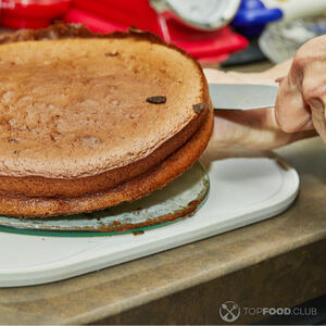 Разрезать бисквит