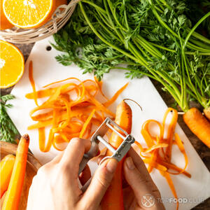 Очистить морковь