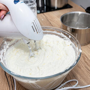 Взбить крем