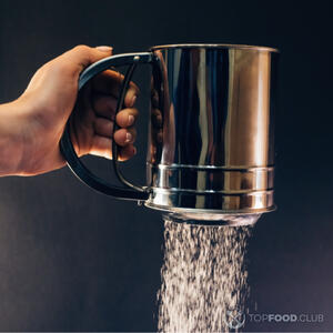 Просеять муку и какао