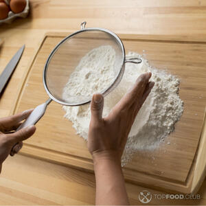 Просеять муку