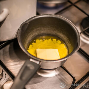 Растопить сливочное масло