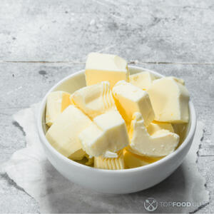 Нарезать сливочное масло