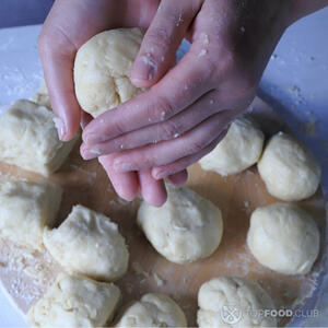 Скатать тесто в шар