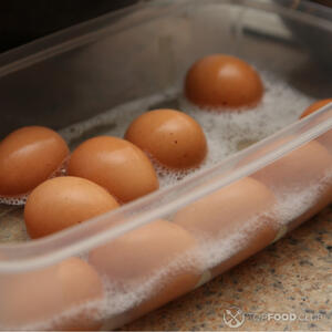 Помыть яйца